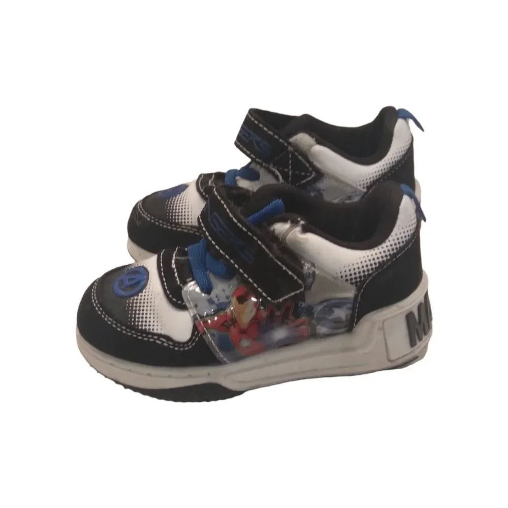 Marvel Black & White Tennis‎ Shoes Light Up While Walking Youth Size 8 Avengers